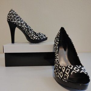 Alfani 9M Women Bold Black White Print Platform Heels - not worn